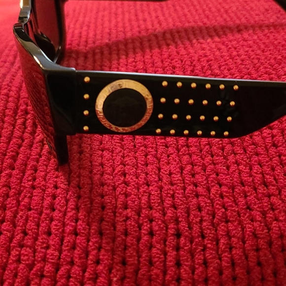 Versace - Picture 4 of 10